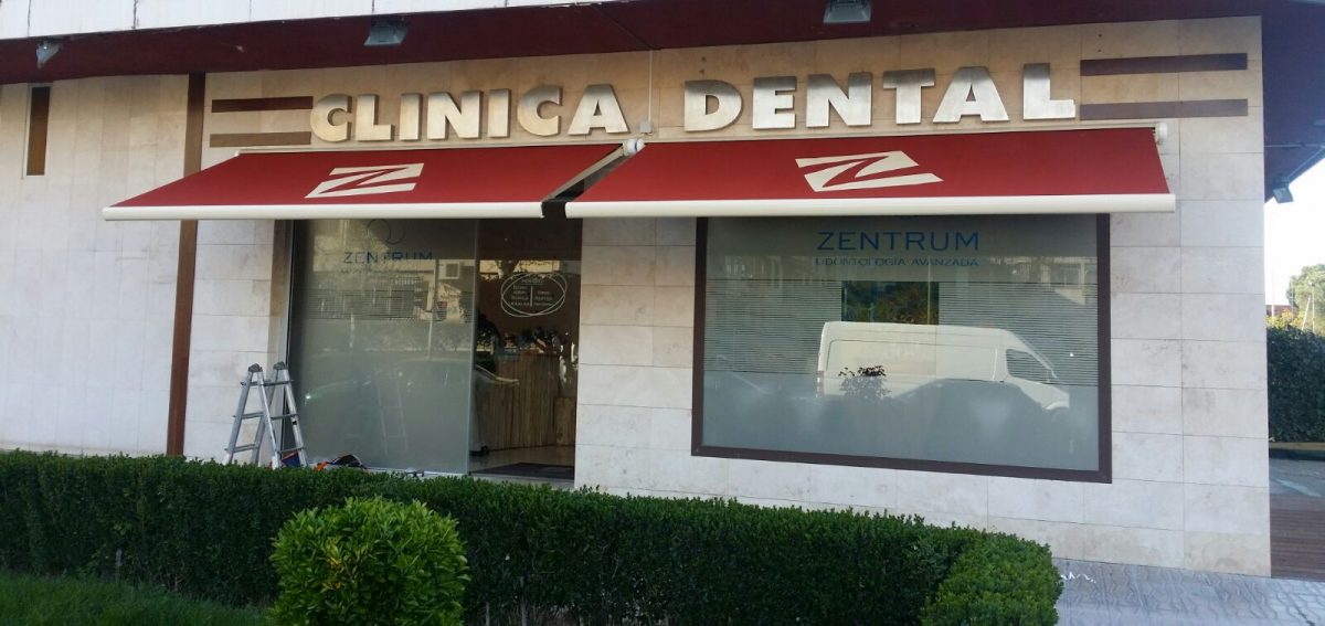 Toldo cofre rotulado