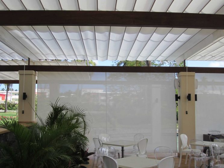 Pérgola con cortavientos